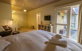 Cygnet, Studio On Sturt